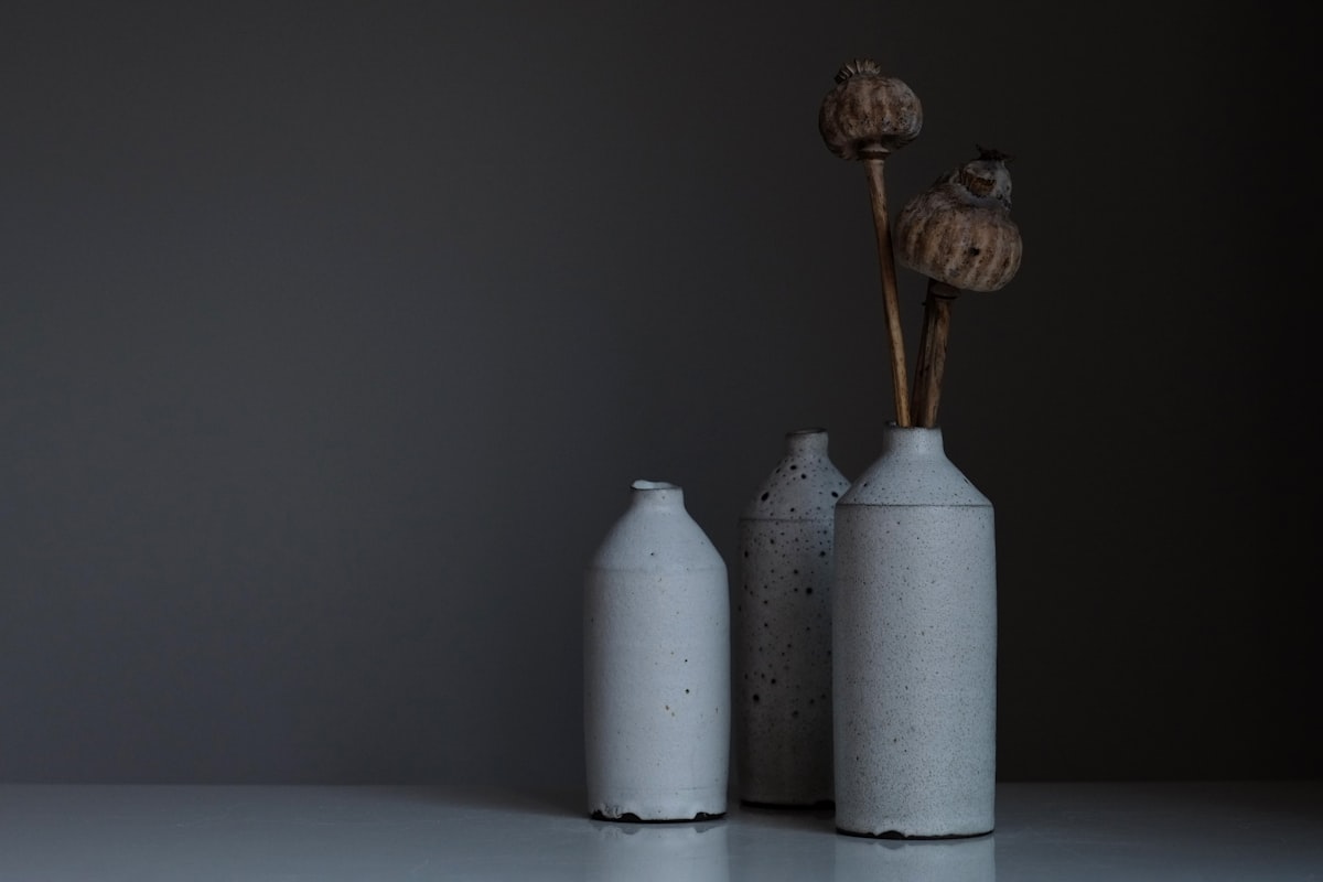 Vases en céramique grise faits main, Atelier Brume